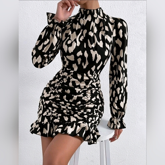 Allover print mock Neck Flounce Sleeve - Picture 2 of 3